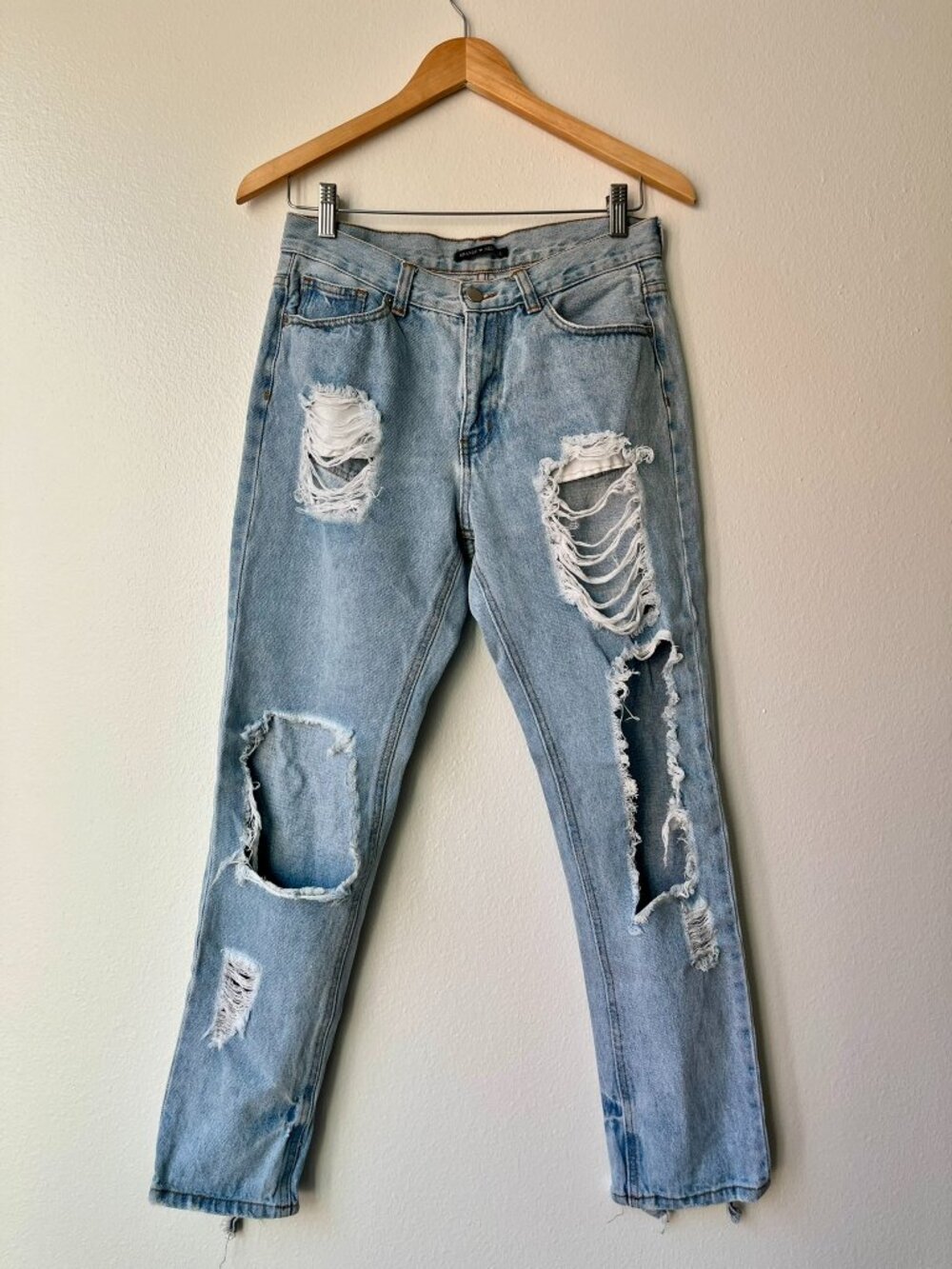 Brandy Melville Ripped Boyfriend Jeans